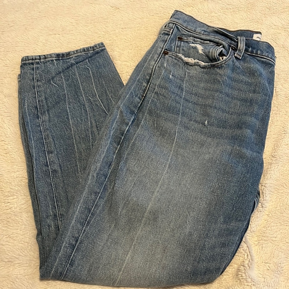 Abercrombie & Fitch: Light Wash, High Rise Mom Jeans. Size 31/12 R